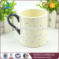 Taza de cerámica caliente de la etiqueta del punto de la venta en blanco